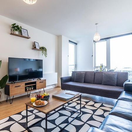 Stylish City Centre Apartment - Home From Home With Fully-Equipped Kitchen, Smart Tv, Netflix, Superfast Wifi, Free Parking, Self Check-In - By Brightleap Apartments Milton Keynes Buitenkant foto