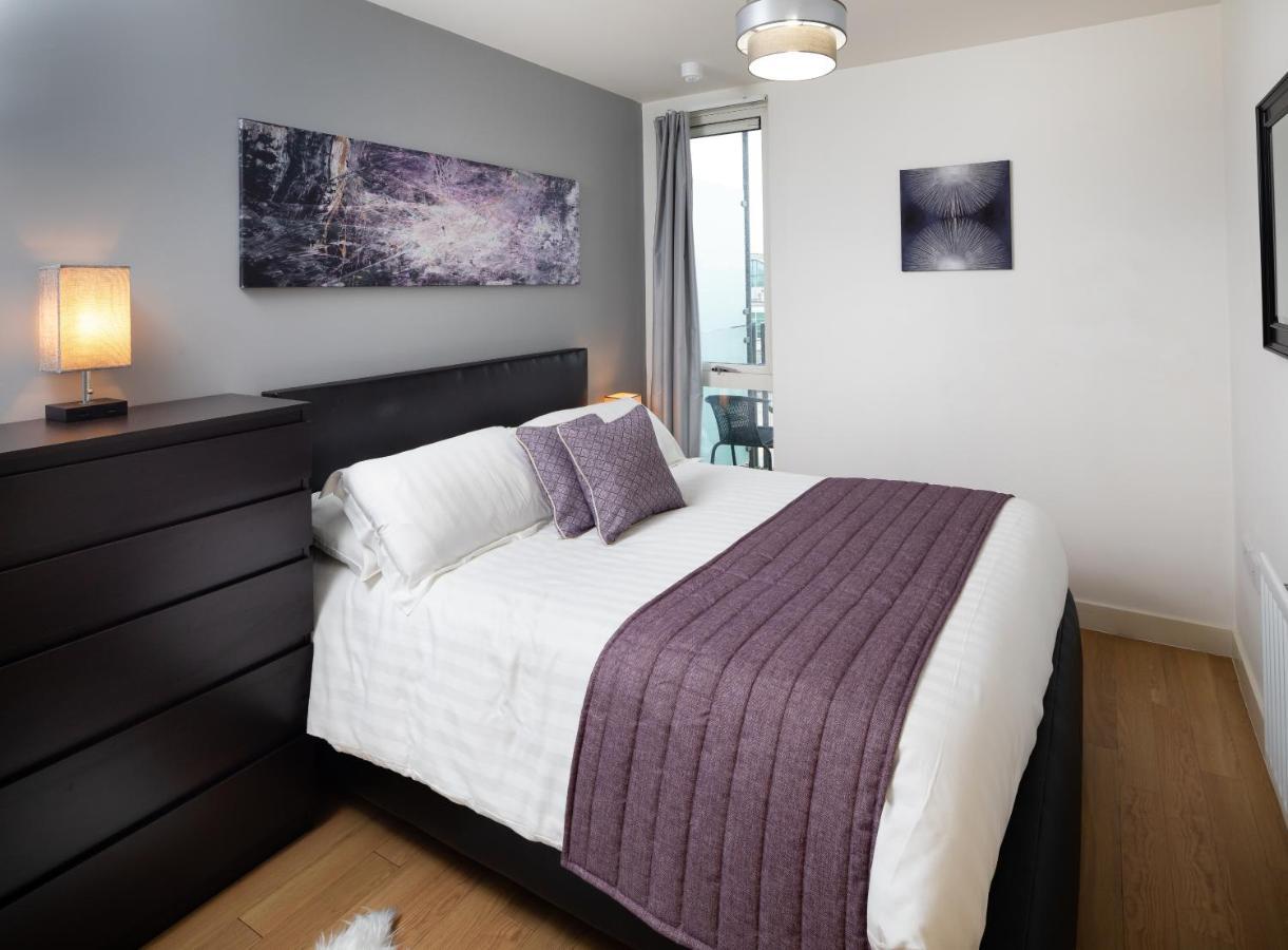 Stylish City Centre Apartment - Home From Home With Fully-Equipped Kitchen, Smart Tv, Netflix, Superfast Wifi, Free Parking, Self Check-In - By Brightleap Apartments Milton Keynes Buitenkant foto