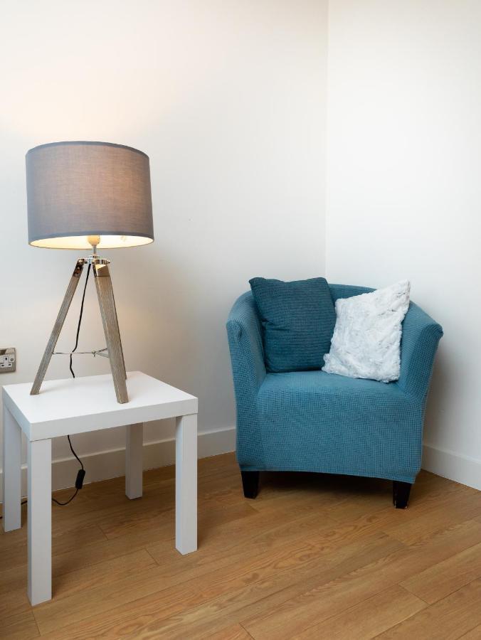 Stylish City Centre Apartment - Home From Home With Fully-Equipped Kitchen, Smart Tv, Netflix, Superfast Wifi, Free Parking, Self Check-In - By Brightleap Apartments Milton Keynes Buitenkant foto