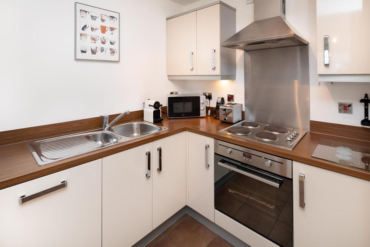 Stylish City Centre Apartment - Home From Home With Fully-Equipped Kitchen, Smart Tv, Netflix, Superfast Wifi, Free Parking, Self Check-In - By Brightleap Apartments Milton Keynes Buitenkant foto