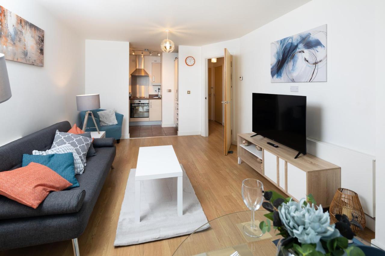 Stylish City Centre Apartment - Home From Home With Fully-Equipped Kitchen, Smart Tv, Netflix, Superfast Wifi, Free Parking, Self Check-In - By Brightleap Apartments Milton Keynes Buitenkant foto