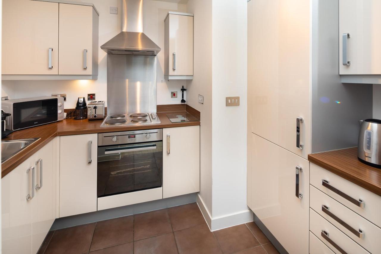 Stylish City Centre Apartment - Home From Home With Fully-Equipped Kitchen, Smart Tv, Netflix, Superfast Wifi, Free Parking, Self Check-In - By Brightleap Apartments Milton Keynes Buitenkant foto