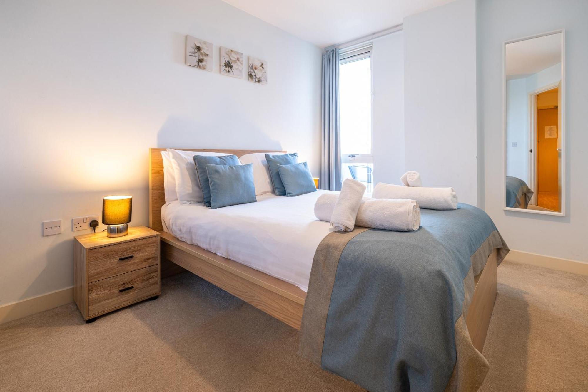 Stylish City Centre Apartment - Home From Home With Fully-Equipped Kitchen, Smart Tv, Netflix, Superfast Wifi, Free Parking, Self Check-In - By Brightleap Apartments Milton Keynes Buitenkant foto