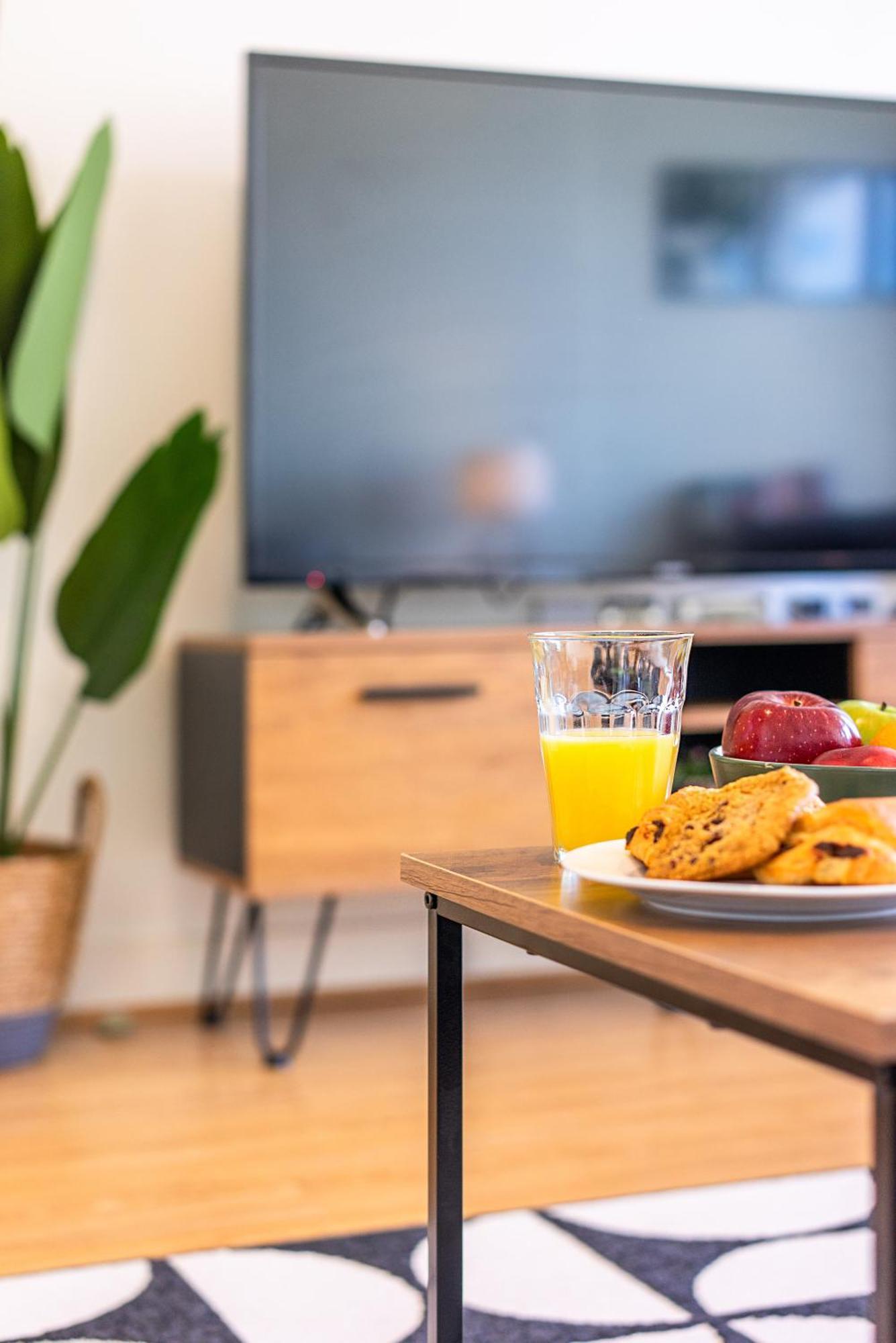 Stylish City Centre Apartment - Home From Home With Fully-Equipped Kitchen, Smart Tv, Netflix, Superfast Wifi, Free Parking, Self Check-In - By Brightleap Apartments Milton Keynes Buitenkant foto