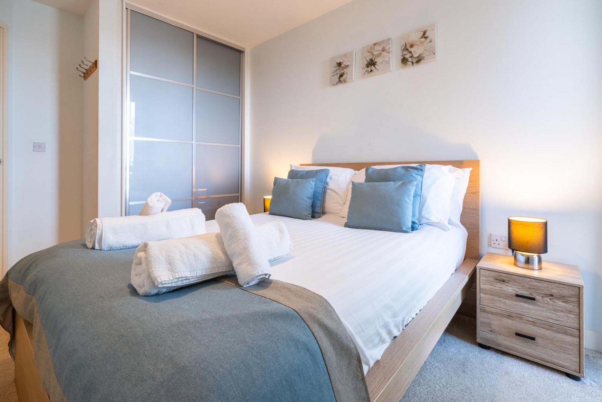 Stylish City Centre Apartment - Home From Home With Fully-Equipped Kitchen, Smart Tv, Netflix, Superfast Wifi, Free Parking, Self Check-In - By Brightleap Apartments Milton Keynes Buitenkant foto