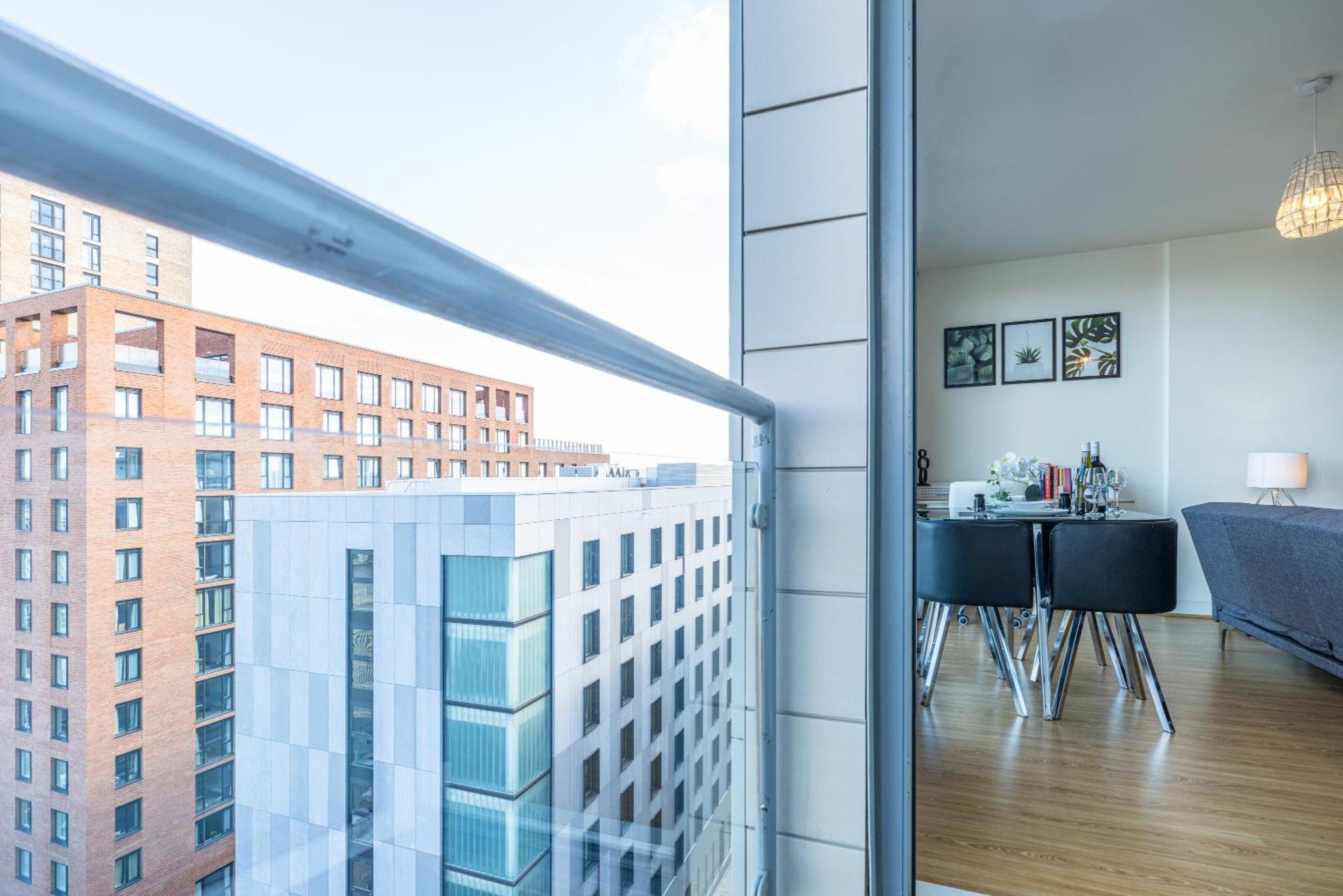 Stylish City Centre Apartment - Home From Home With Fully-Equipped Kitchen, Smart Tv, Netflix, Superfast Wifi, Free Parking, Self Check-In - By Brightleap Apartments Milton Keynes Buitenkant foto