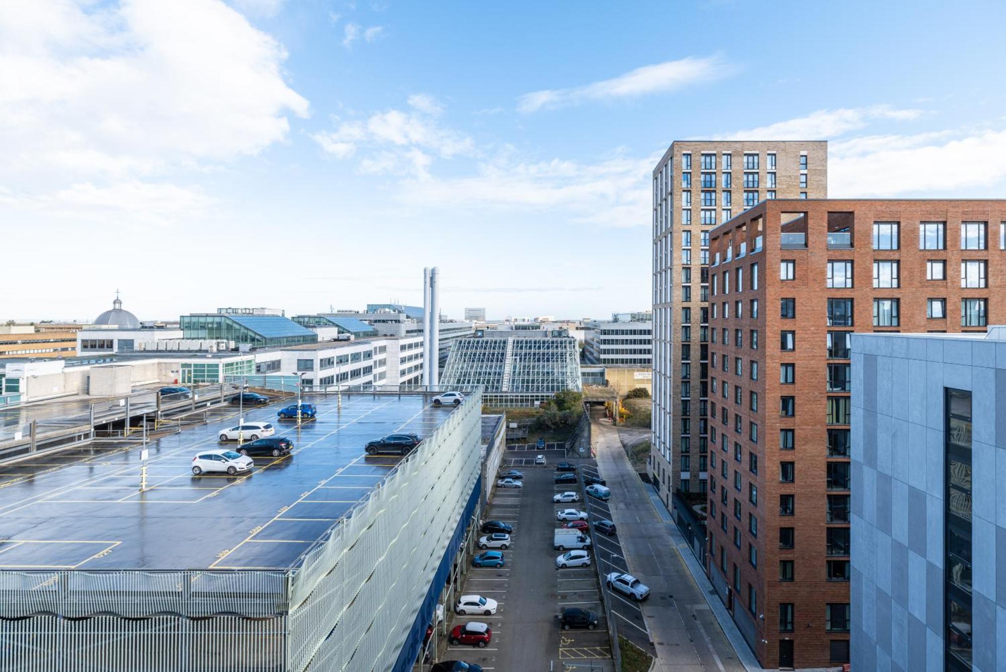 Stylish City Centre Apartment - Home From Home With Fully-Equipped Kitchen, Smart Tv, Netflix, Superfast Wifi, Free Parking, Self Check-In - By Brightleap Apartments Milton Keynes Buitenkant foto